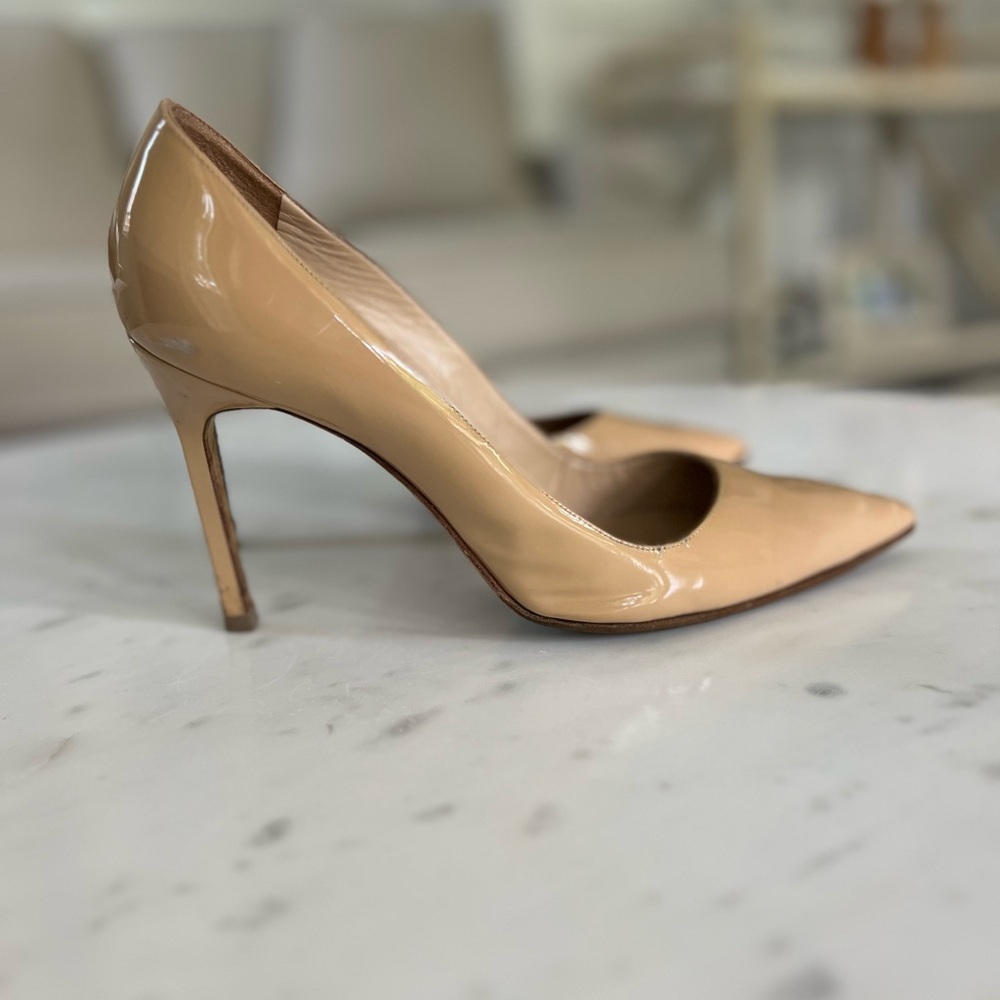 Manolo Blahnik Tan Patent Leather Heels